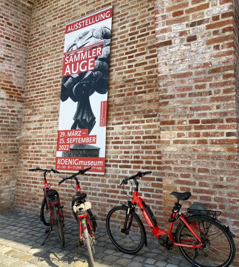 E-Bikes vor dem KOENIGmuseum. Foto: Stadt Landshut