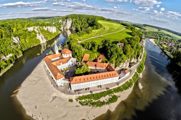 Kloster Weltenburg oberhalb des Donaudurchbruchs. Foto: Tourismusverband Ostbayern