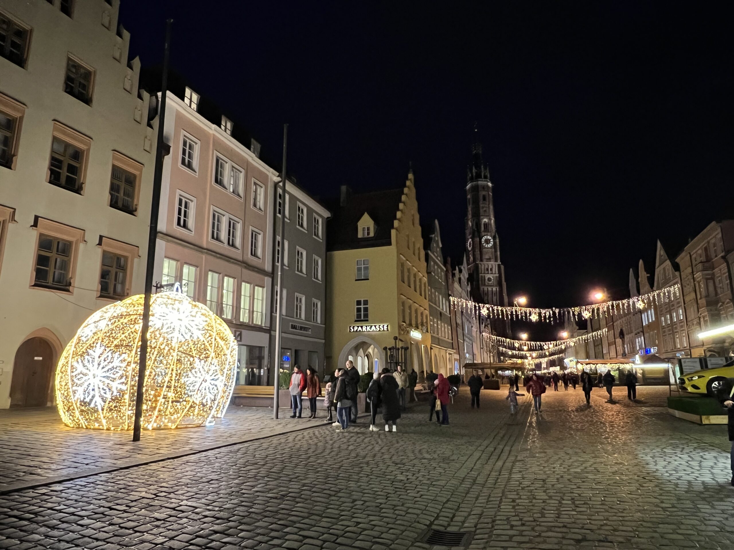 XXL_Weihnachtskugel. Foto: Stadt Landshut