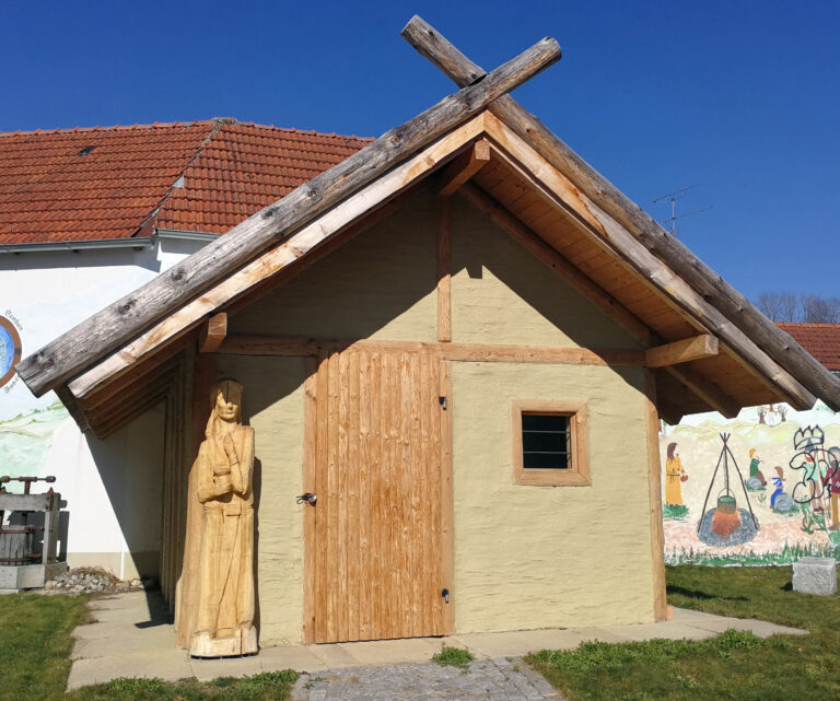 Im Keltenhaus in Bruckberg wird Geschichte erlebbar. Foto: LKR LA