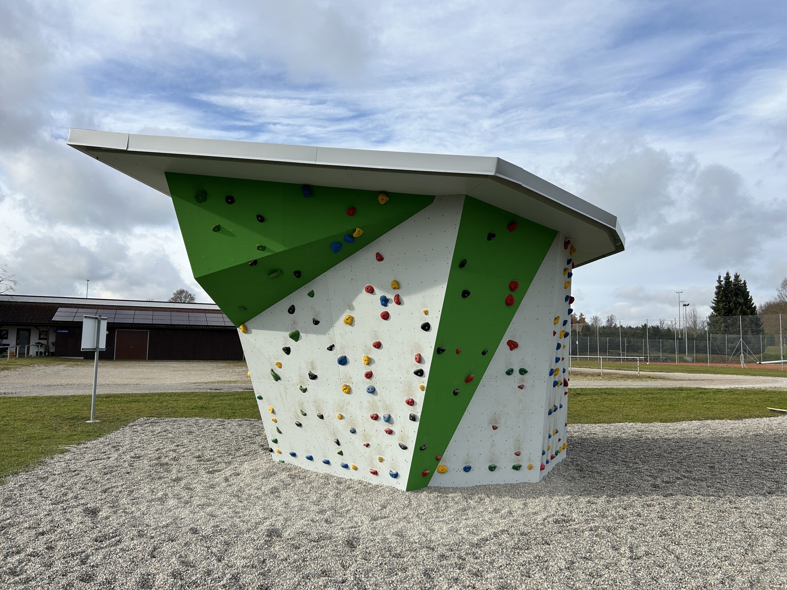 Boulderwürfel in Velden. Foto: Markt Velden