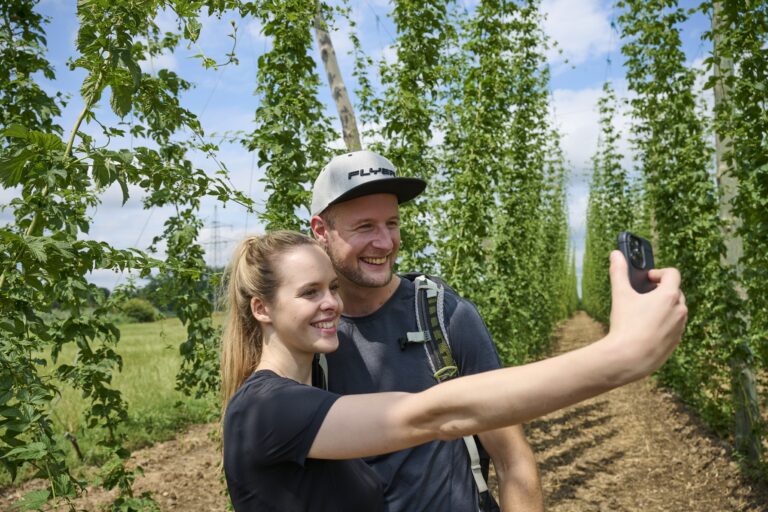 Wandern im Hopfland der Hallertau. Foto: TVO Gerhard Illig