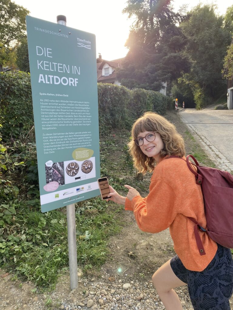 Time Trails Trinkgeschichten Infotafel. Foto: Landkreis Landshut