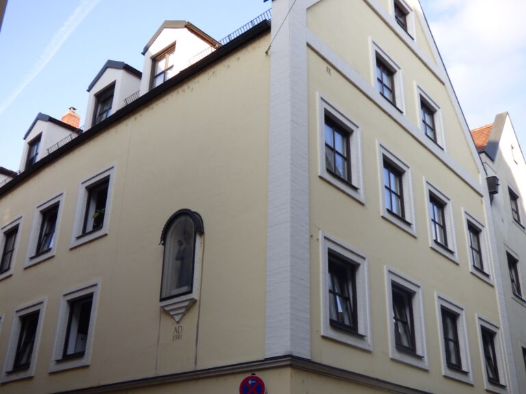Versteckte Kunstwerk in Gassen. Foto: Stadt Landshut